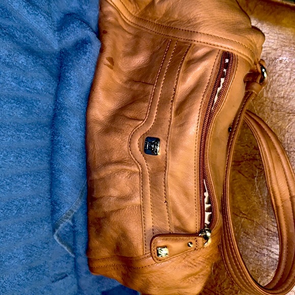 Stone mountain brand leather medium shoulder strap handbag - Picture 4 of 5